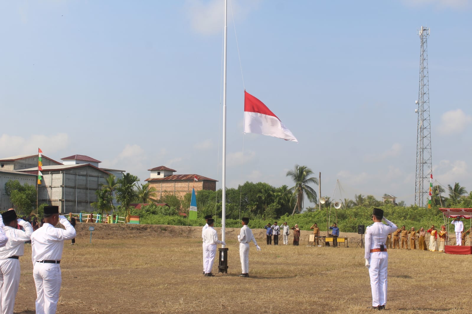 Upacara Peringatan HUT Proklamasi Kemerdekaan Ke-78 Republik Indonesia di Desa Pemusiran Berjalan Khidmat