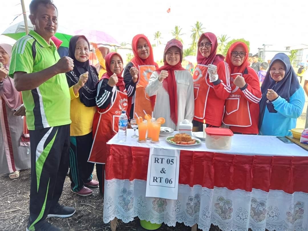 Ibu Camat Nipah Panjang Buka Secara Resmi Lomba Masak Nasi Goreng, Semangat Ibu-Ibu Peserta Lomba Membara