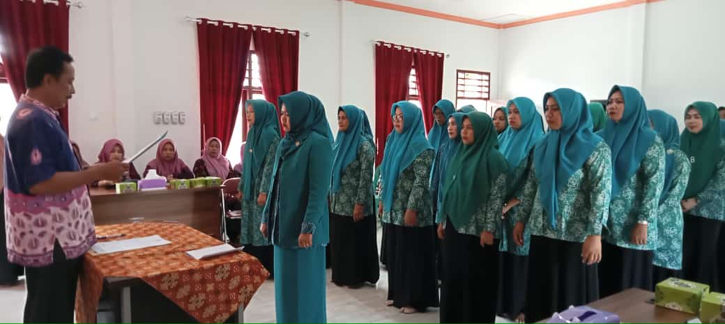 Kepala Desa Pemusiran Kukuhkan TP PKK Desa Pemusiran