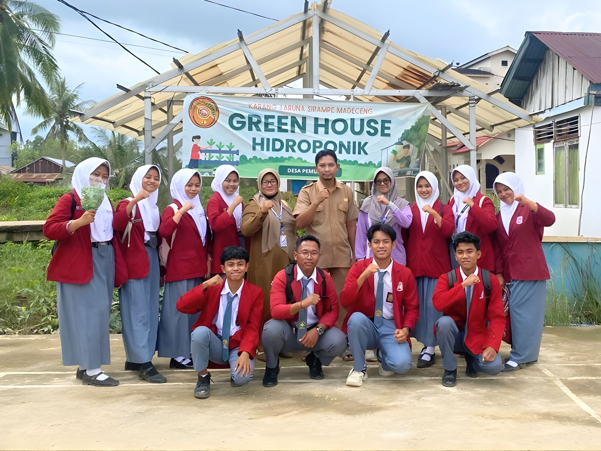 Siswa SMAN 3 Tanjung Jabung Timur Lakukan Kunjungan Edukatif Ke Green House Hidroponik Karang Taruna Desa Pemusiran